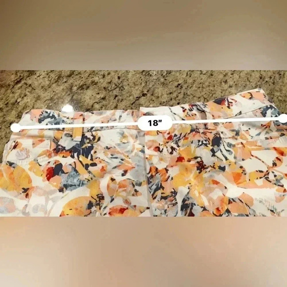 Gloria Vanderbilt Amanda Capris Size 12 Petite Flowers White Peachy - Picture 9 of 12